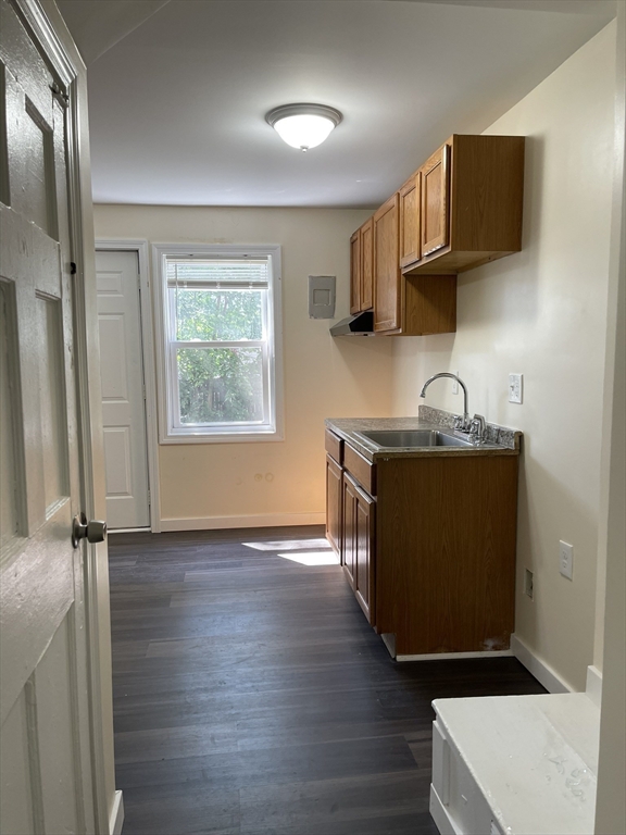 20-24 Baldwin Street Springfield, MA 01104 - Photo 7 of 37 Gallery Image 7