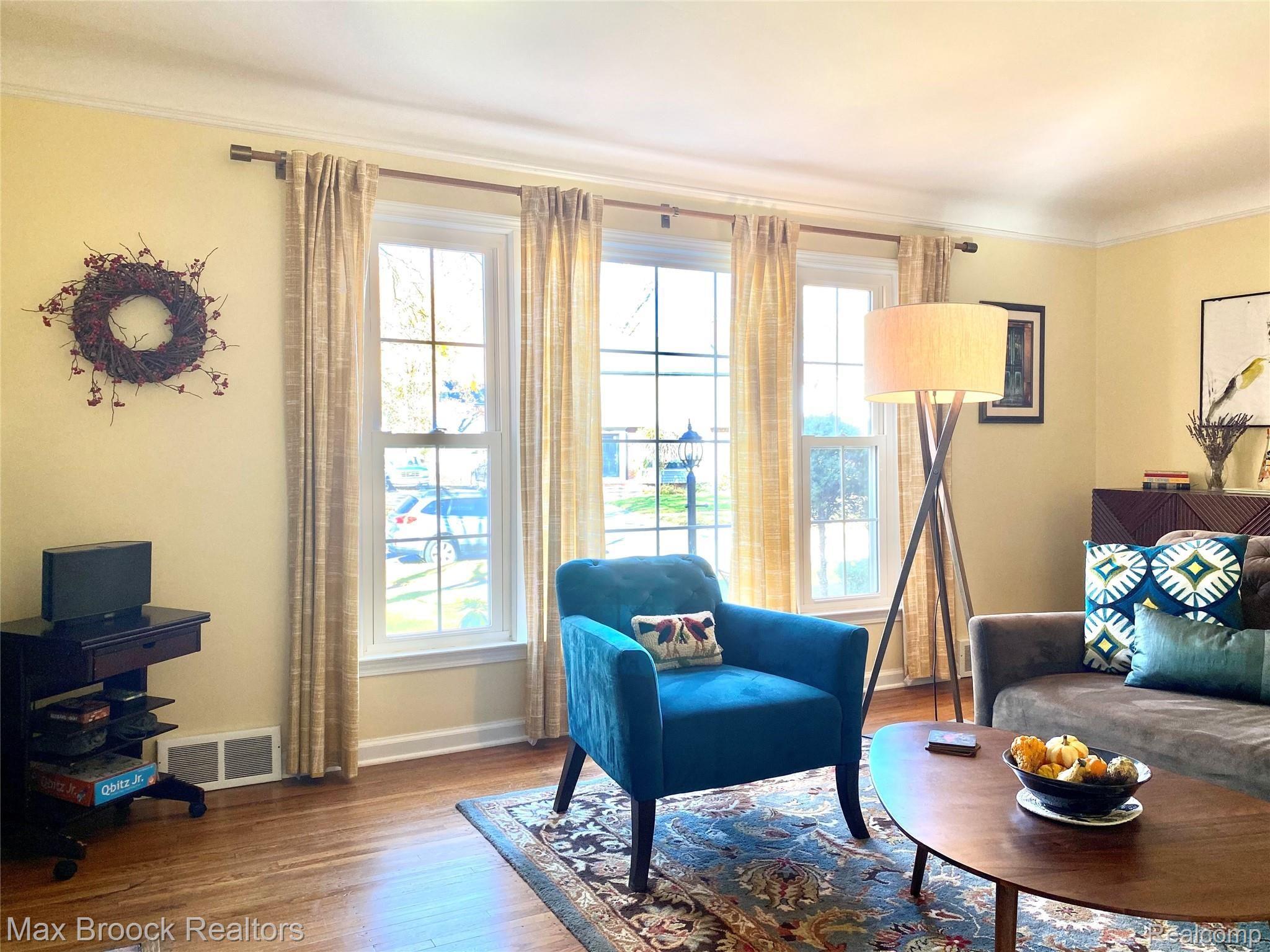 2633 Trafford Road Royal Oak, MI 48073 - Photo 4 of 40 4.jpg