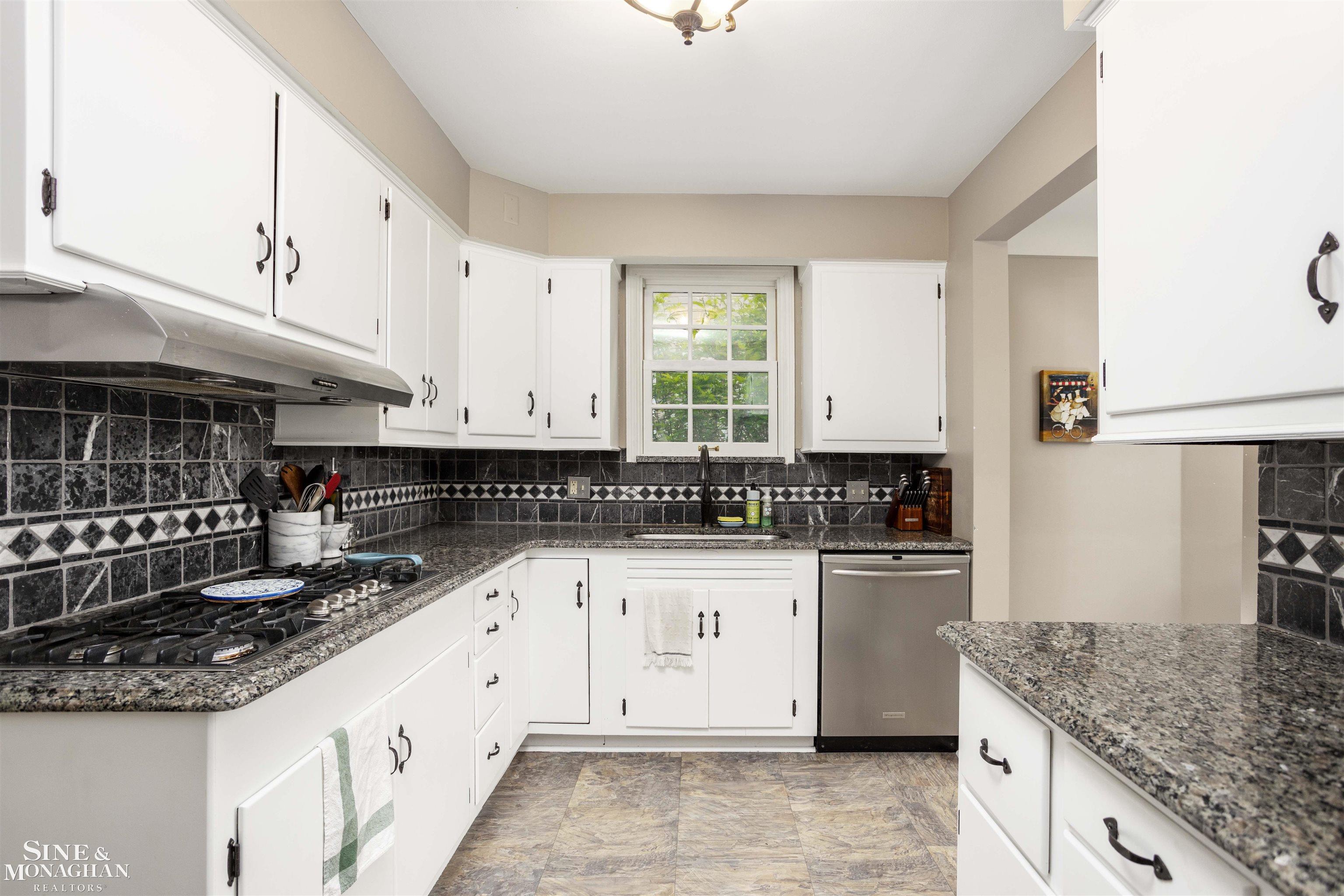 293 Moran Road Grosse Pointe Farms, MI 48236 - Photo 9 of 41 Gallery Image 9