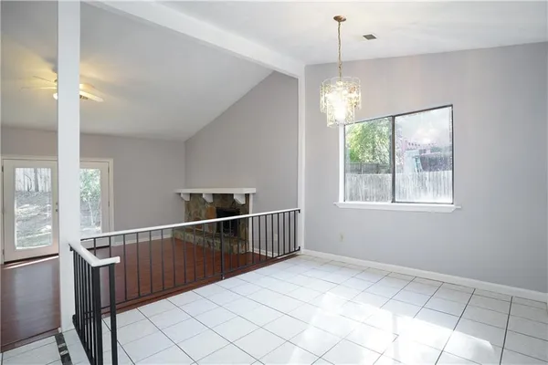 a view of entryway with window