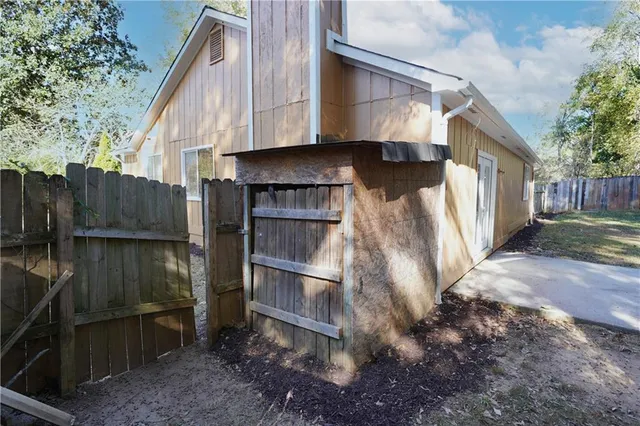a view of back yard of the house and trees