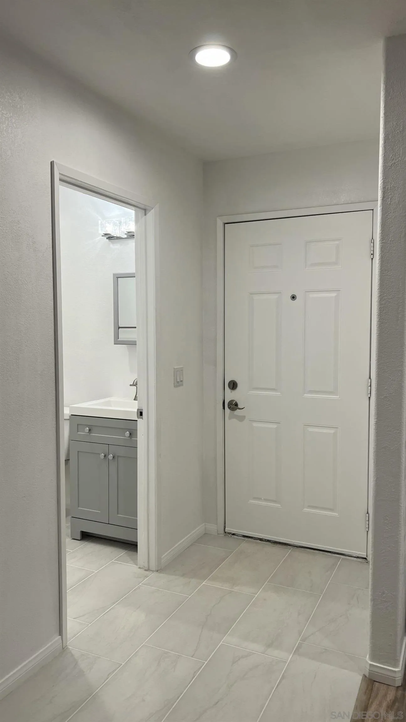 17009 Iron Springs Road Julian, CA 92036 - Photo 49 of 70 an empty room with closet and mirror