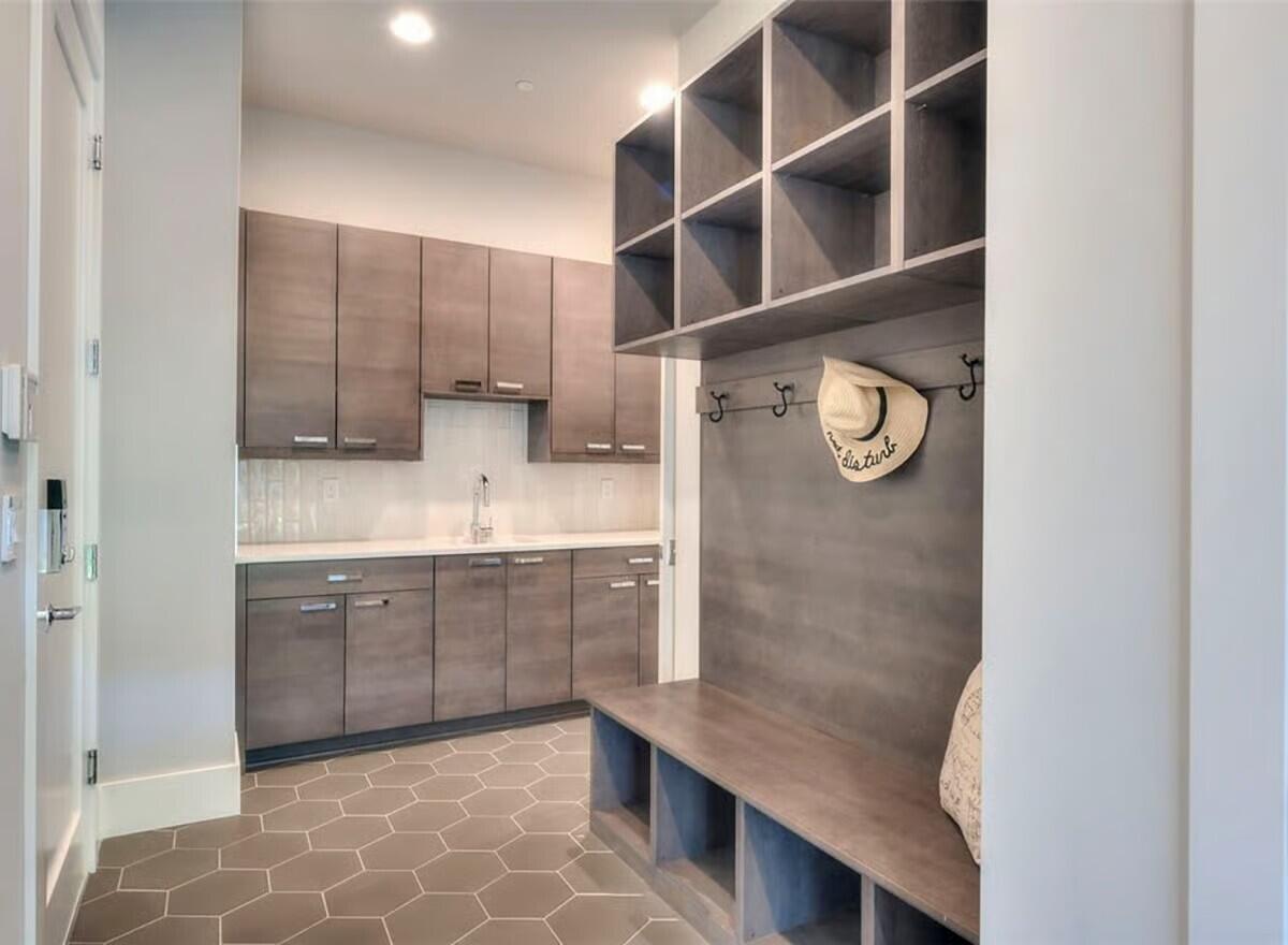 5902 Cherry Hill Road Ann Arbor, MI 48105 - Photo 11 of 31