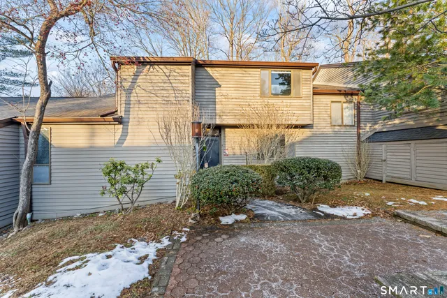 $310,000 | 4 Heather Court, Unit 4, Woodbury, CT 06798