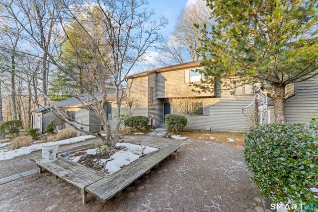 $310,000 | 4 Heather Court, Unit 4, Woodbury, CT 06798