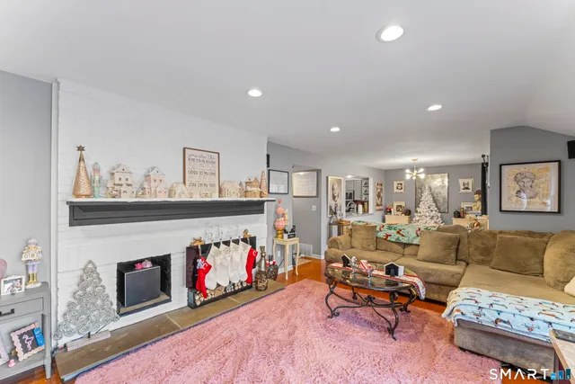 $310,000 | 4 Heather Court, Unit 4, Woodbury, CT 06798