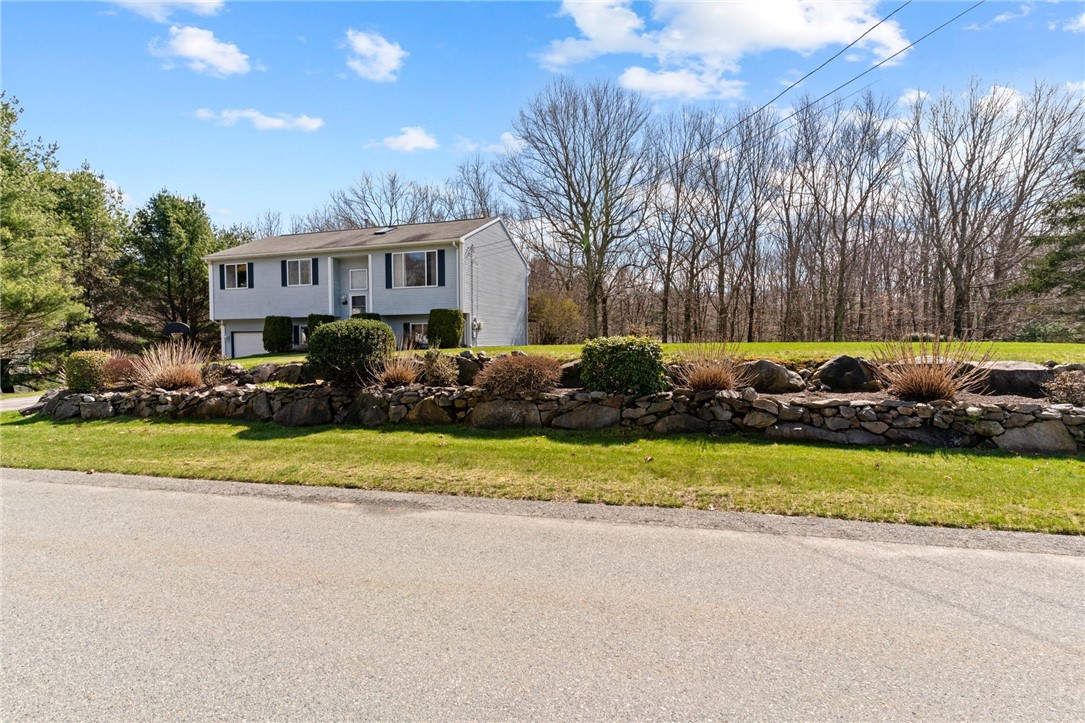 40 Eagle Drive Scituate, RI 02831 - Photo 3 of 28