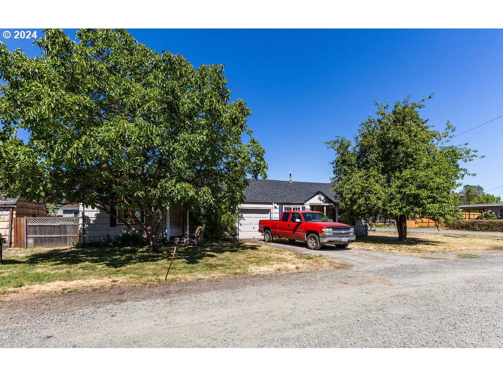 280 North Seneca Road Eugene, OR 97402 - Photo 4 of 10 a view of a yard with a car parked in front of it
