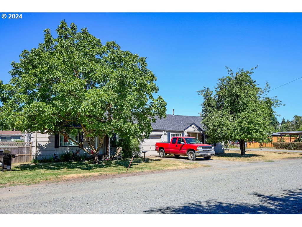 280 North Seneca Road Eugene, OR 97402 - Photo 9 of 10 a view of street with parked cars