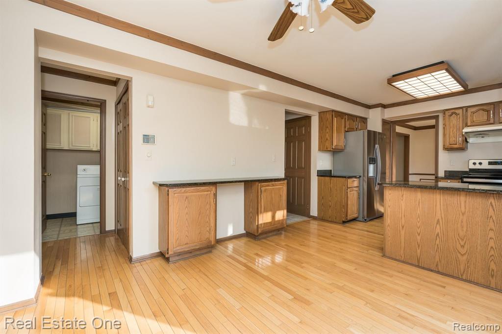 327 Silvervale Drive Rochester, MI 48309 - Photo 28 of 43