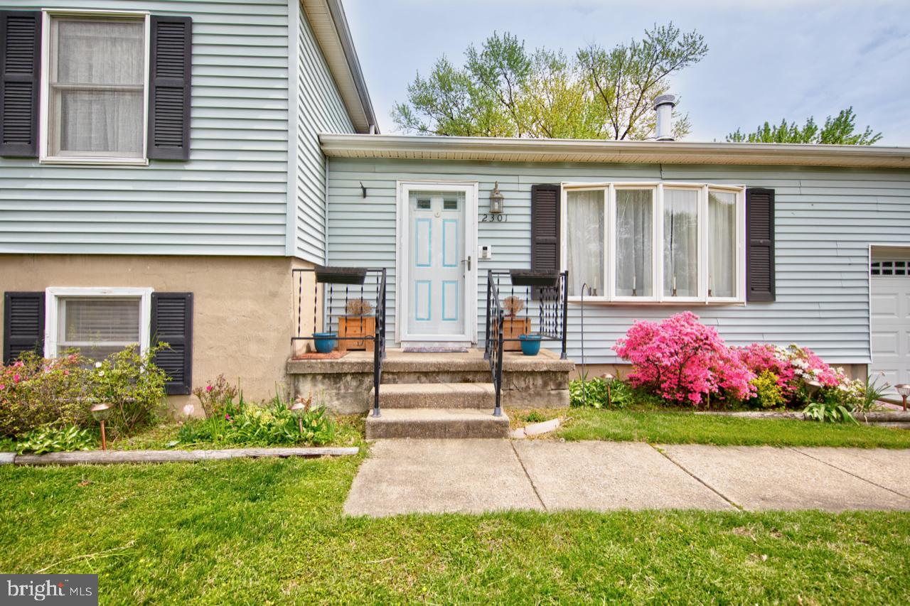2301 Maple Road Baltimore, MD 21219 - Photo 2 of 28 Front porch