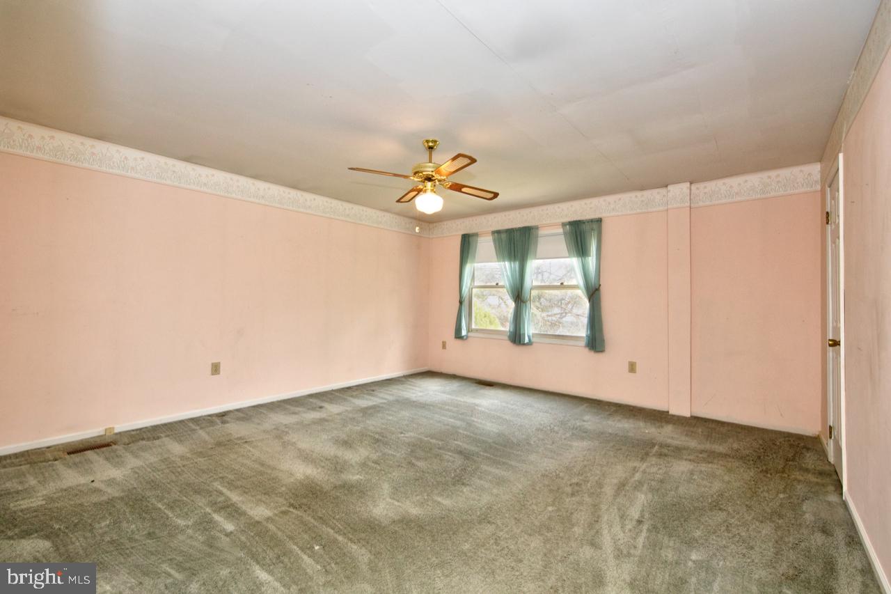 2301 Maple Road Baltimore, MD 21219 - Photo 15 of 28 Master bedroom