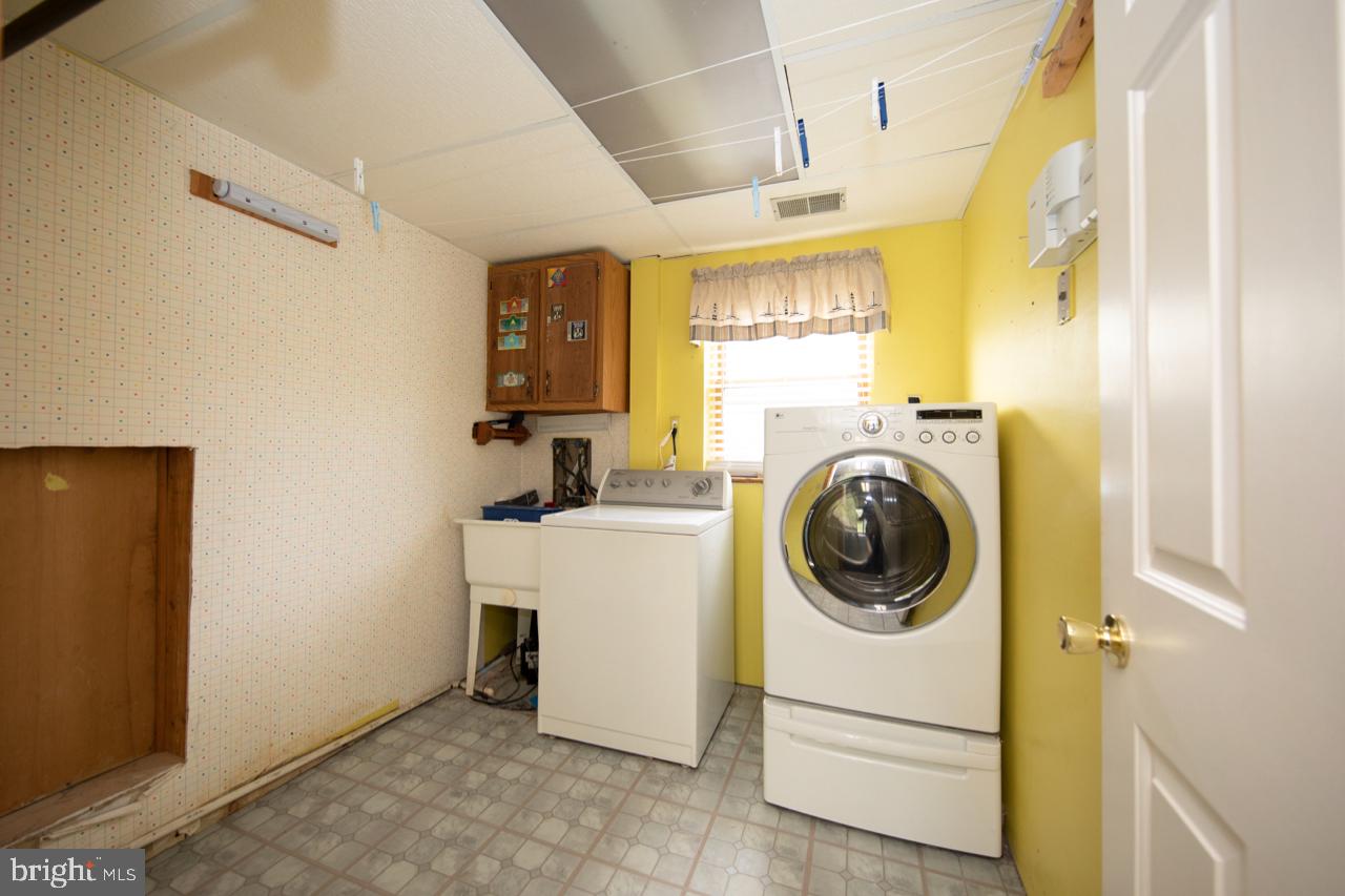 2301 Maple Road Baltimore, MD 21219 - Photo 28 of 28 Laundry/storage room