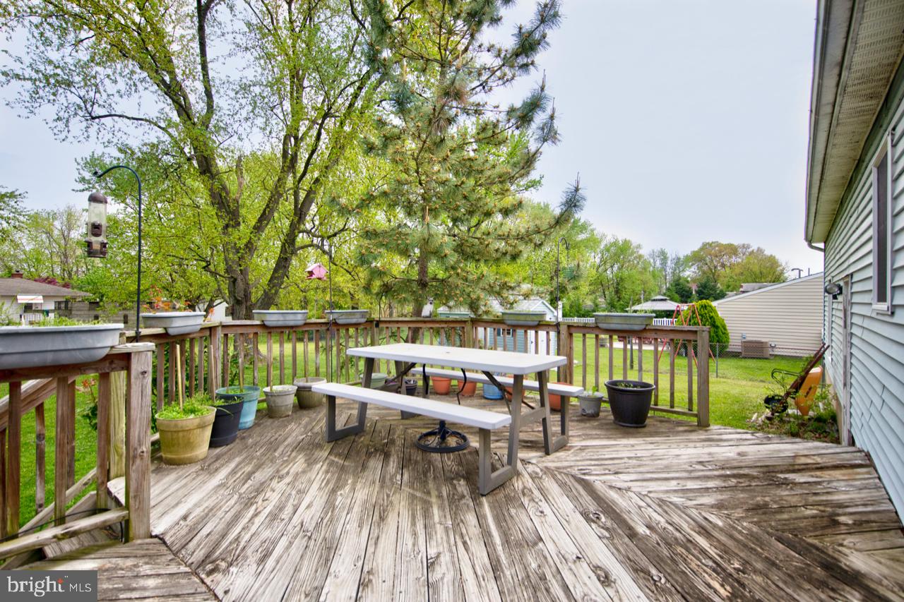 2301 Maple Road Baltimore, MD 21219 - Photo 4 of 28 Deck