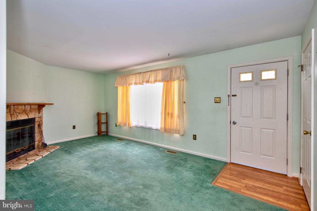 2301 Maple Road Baltimore, MD 21219 - Photo 7 of 28 Foyer / Entryway