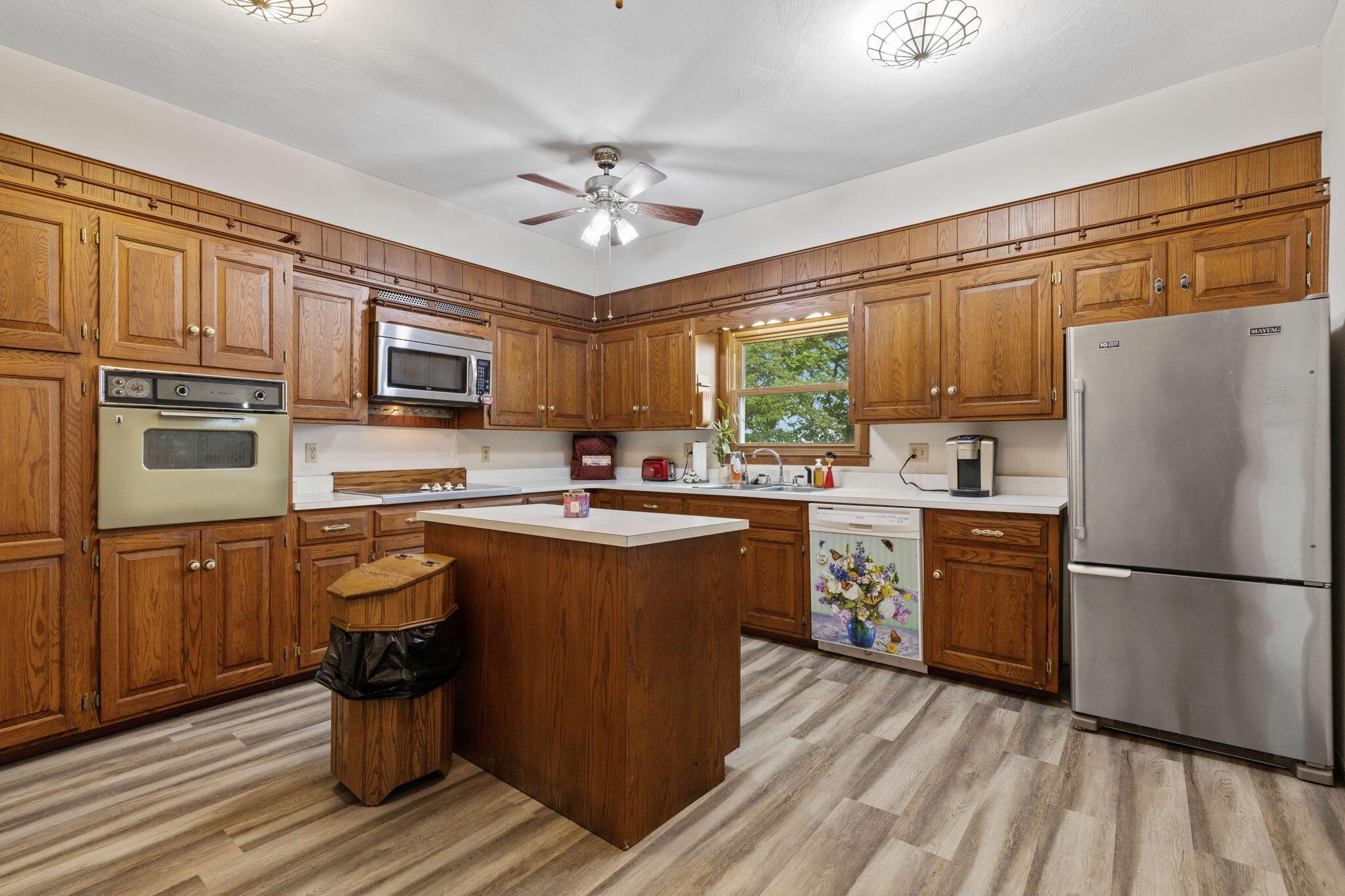 9501 Lancaster-Newark Road Northeast Baltimore, OH 43105 - Photo 13 of 46 Kitchen - 9501 Lancaster-Newark Road, Baltimore, OH 43105