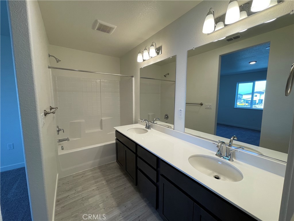 Photos/renderings are for illustrative purposes only. Plans, features, finishes, and availability are subject to change without notice.