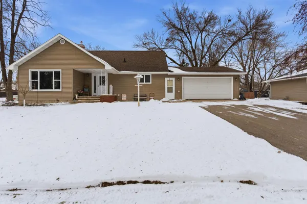 $294,900 | 1304 9th Street Southwest, Willmar, MN 56201