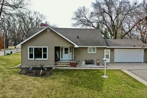 $294,900 | 1304 9th Street Southwest, Willmar, MN 56201