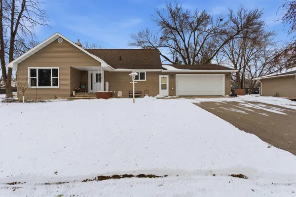 $294,900 | 1304 9th Street Southwest, Willmar, MN 56201