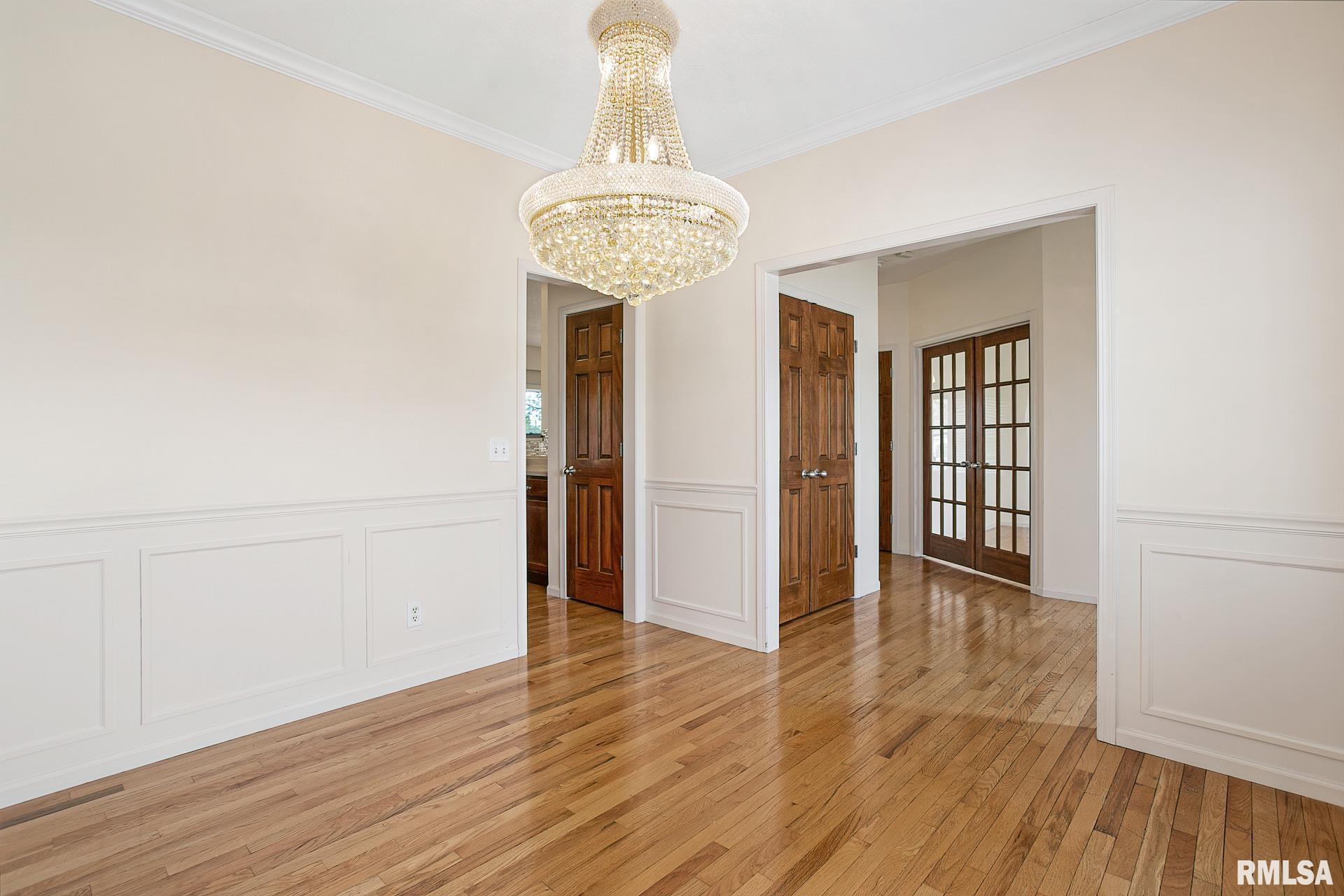 5573 North Ridge Circle Bettendorf, IA 52722 - Photo 4 of 40 Gallery Image 4