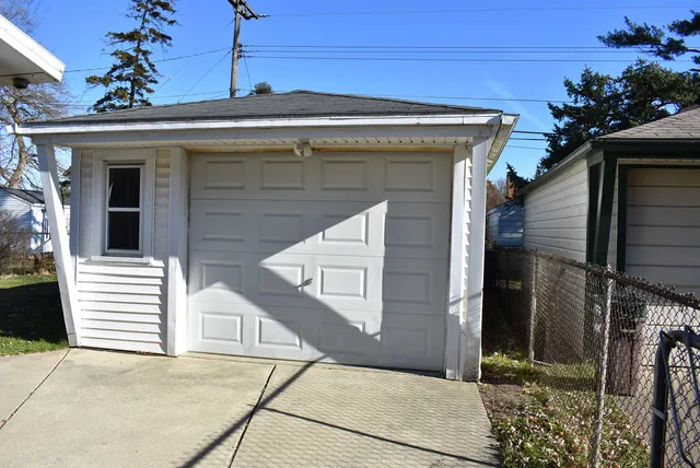 $1,425 | 9924 Woodring Street, Livonia, MI 48150