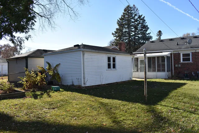 $1,425 | 9924 Woodring Street, Livonia, MI 48150