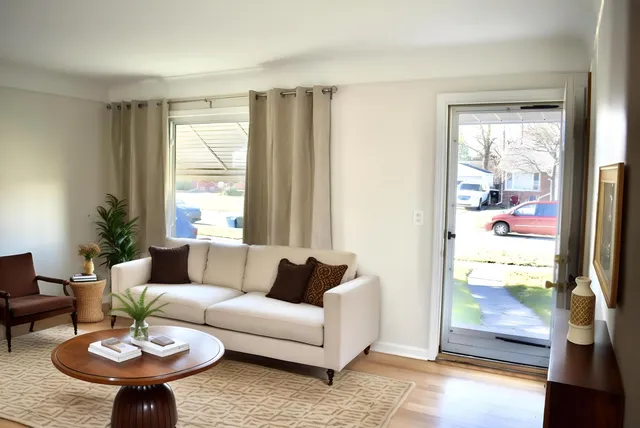 $1,425 | 9924 Woodring Street, Livonia, MI 48150