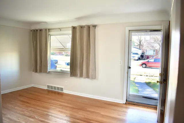 $1,425 | 9924 Woodring Street, Livonia, MI 48150