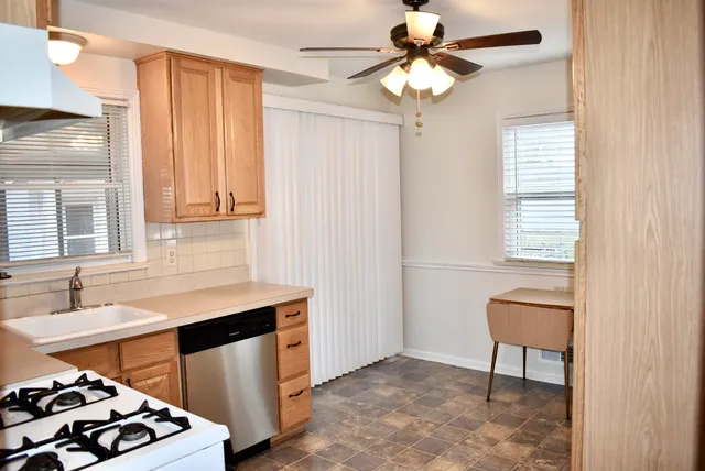 $1,425 | 9924 Woodring Street, Livonia, MI 48150