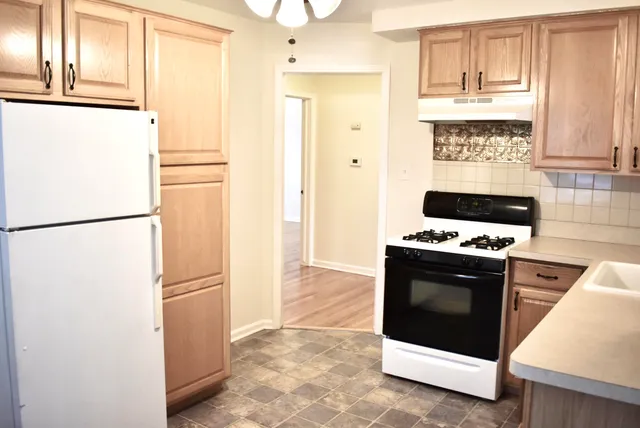 $1,425 | 9924 Woodring Street, Livonia, MI 48150