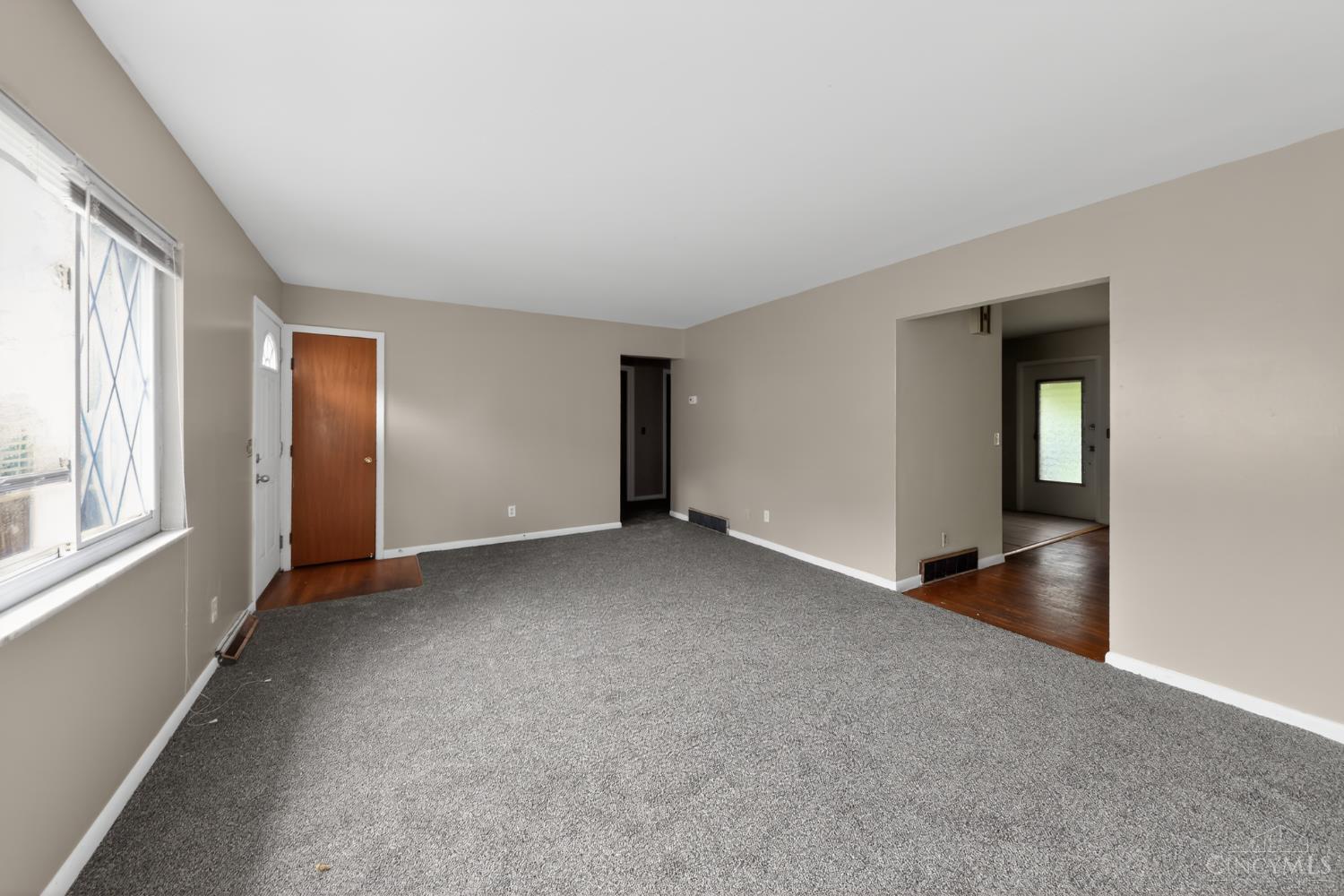 2945 Aquadale Lane Cincinnati, OH 45211 - Photo 10 of 30
