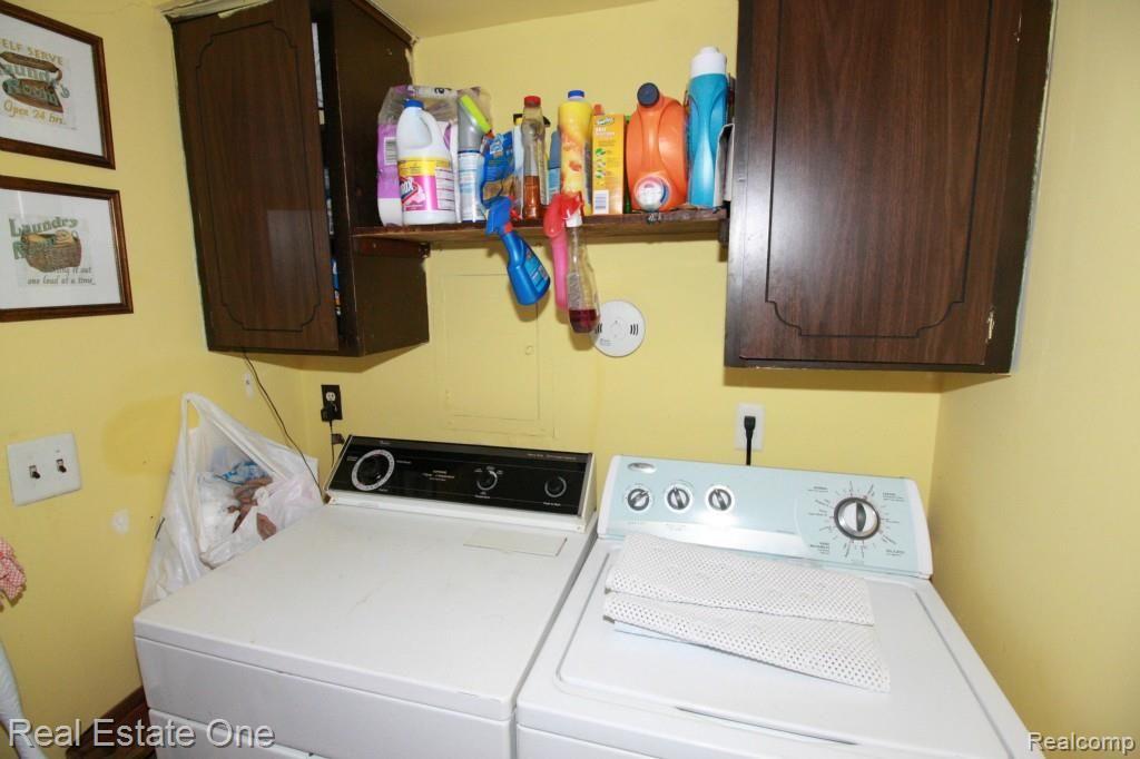 2533 Harrison Avenue Rochester, MI 48307 - Photo 11 of 16 15--Mudroom.jpg