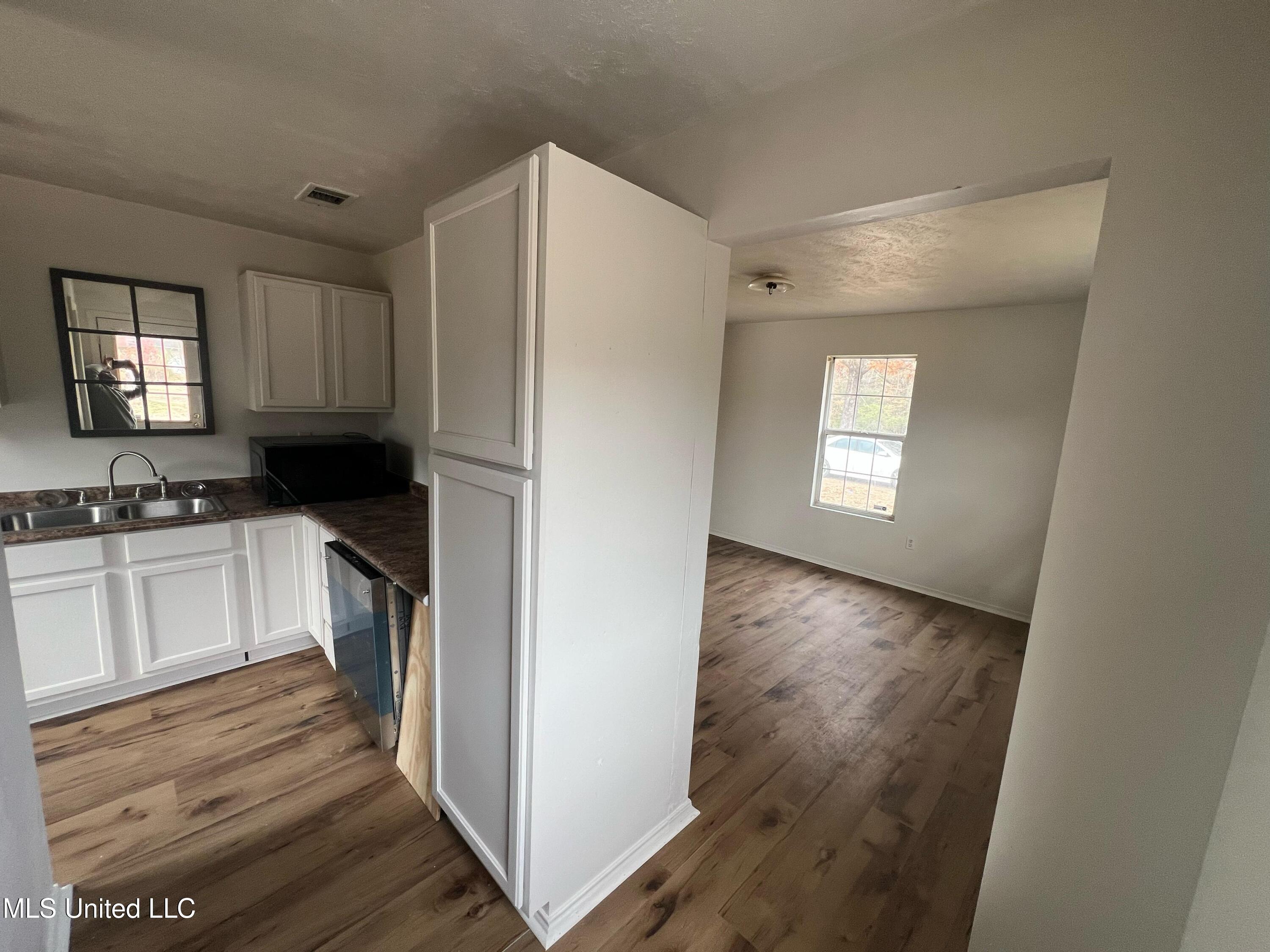 1645 Darden Road Jackson, MS 39213 - Photo 13 of 60 9a412982-6b69-4883-888d-da9f9ab0ed85