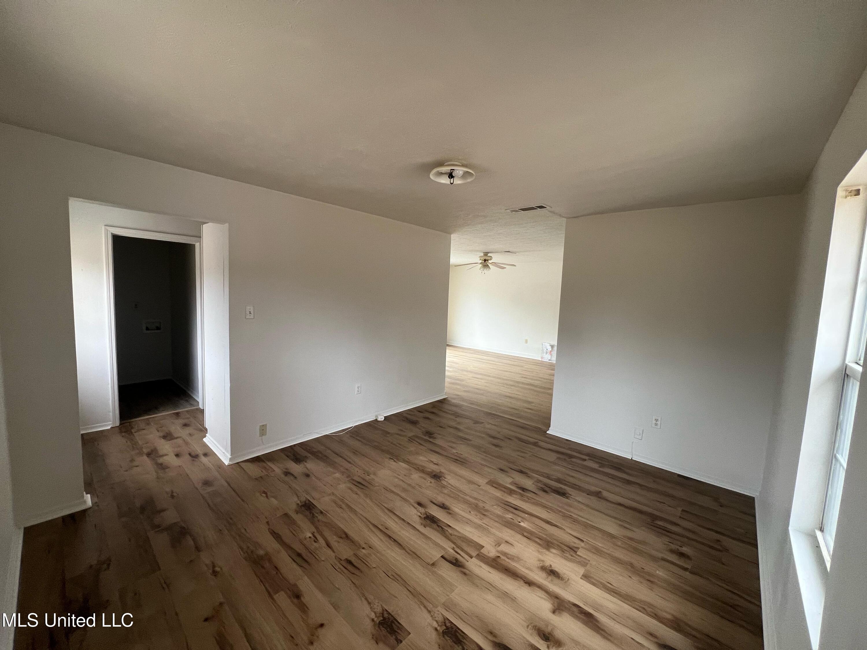 1645 Darden Road Jackson, MS 39213 - Photo 4 of 60 2bfbc5a6-7ff5-418c-930d-fc655f034219