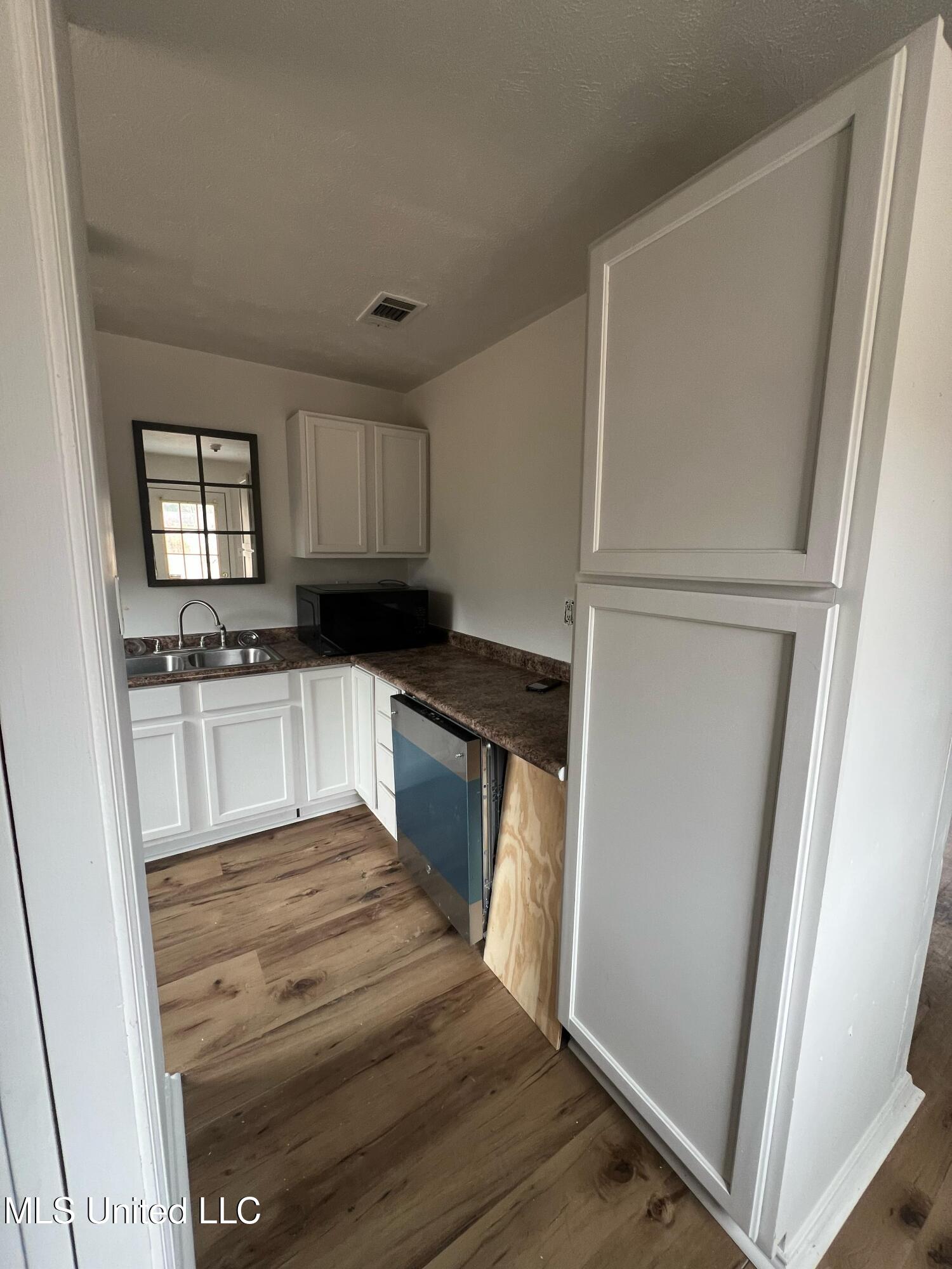 1645 Darden Road Jackson, MS 39213 - Photo 7 of 60 2e2ccb72-f3d3-49bd-9f9e-fff3306836f0