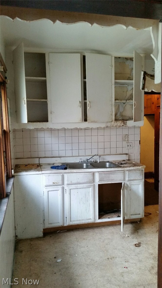 911 Paxton Road Cleveland, OH 44108 - Photo 9 of 18 Gallery Image 9