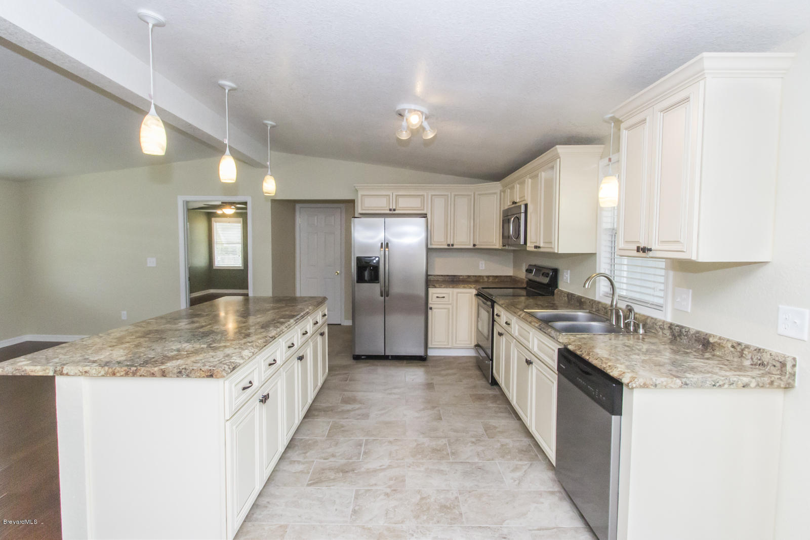 1860 Mango Street Northeast Palm Bay, FL 32905 - Photo 7 of 21 MLS - 1860 Mango St NE, Palm Bay (15)
