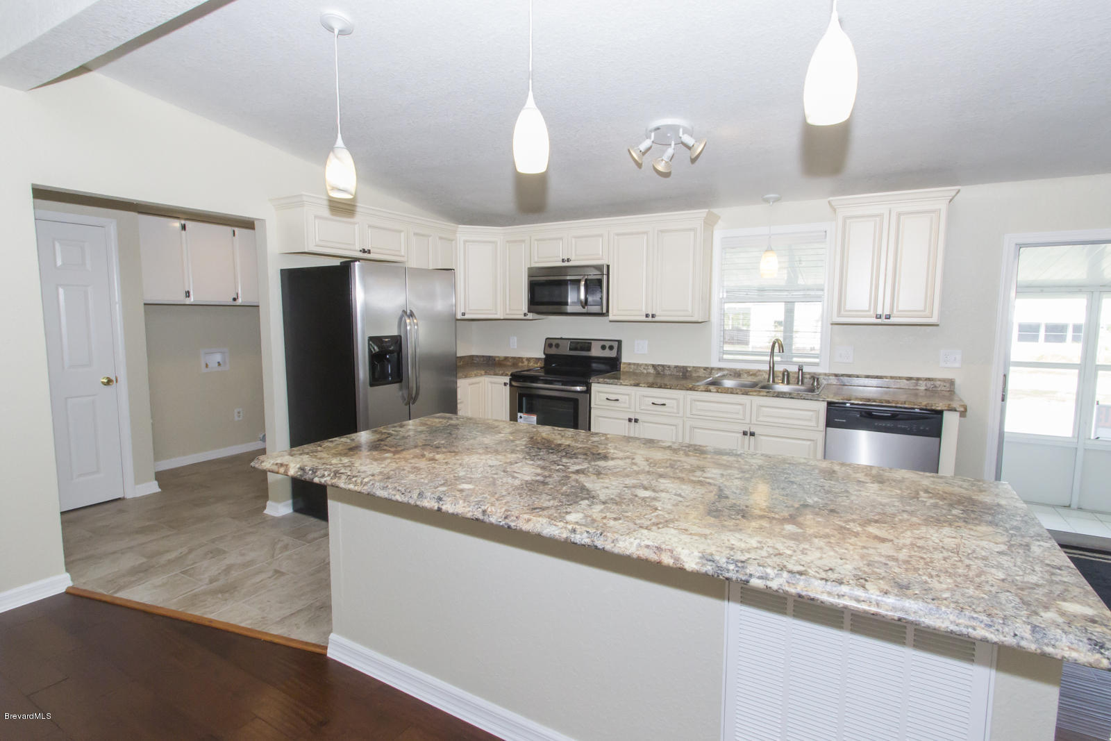 1860 Mango Street Northeast Palm Bay, FL 32905 - Photo 9 of 21 MLS - 1860 Mango St NE, Palm Bay (13)