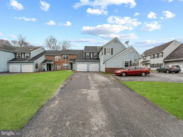 $550,000 | 144 Willow Turn, Mount Laurel, NJ 08054