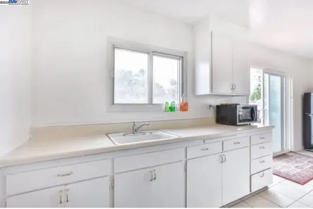 $1,799,200 | 917 Mills Avenue, San Bruno, CA 94066