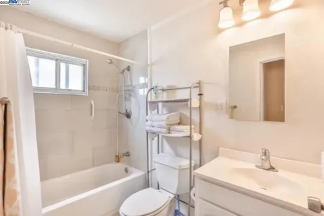 $1,799,200 | 917 Mills Avenue, San Bruno, CA 94066