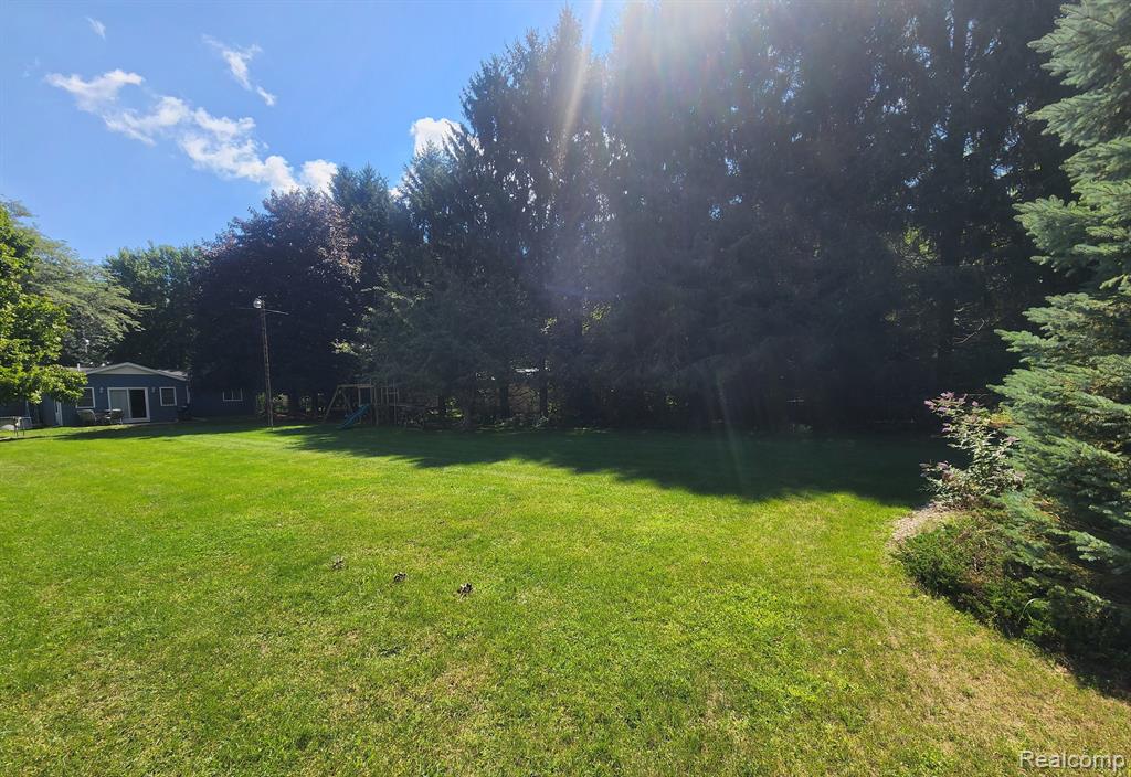 7376 Lakeshore Road Lexington, MI 48450 - Photo 17 of 27