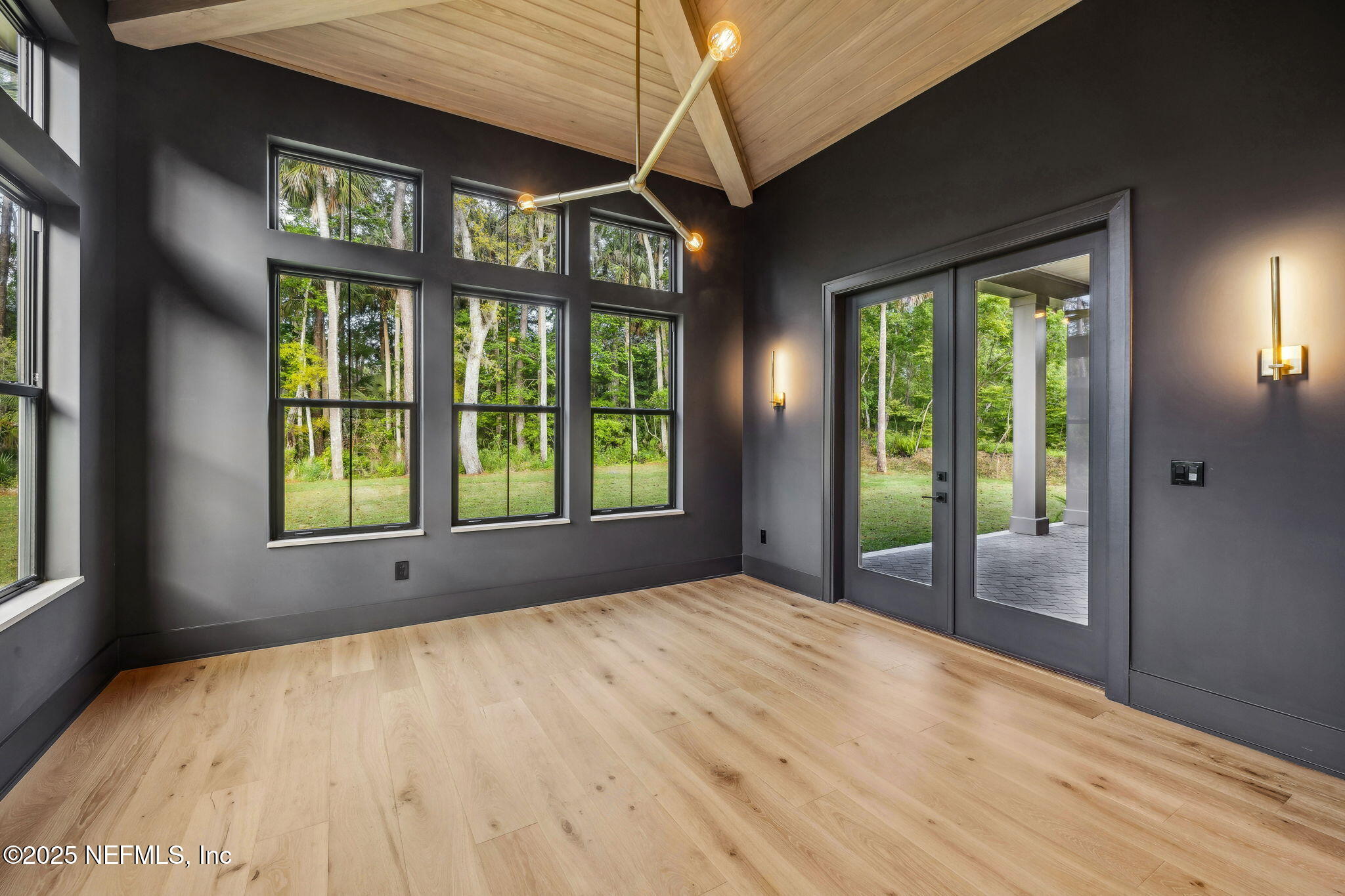 4650 Palm Valley Road Ponte Vedra Beach, FL 32082 - Photo 22 of 80 a view of an empty room with a window