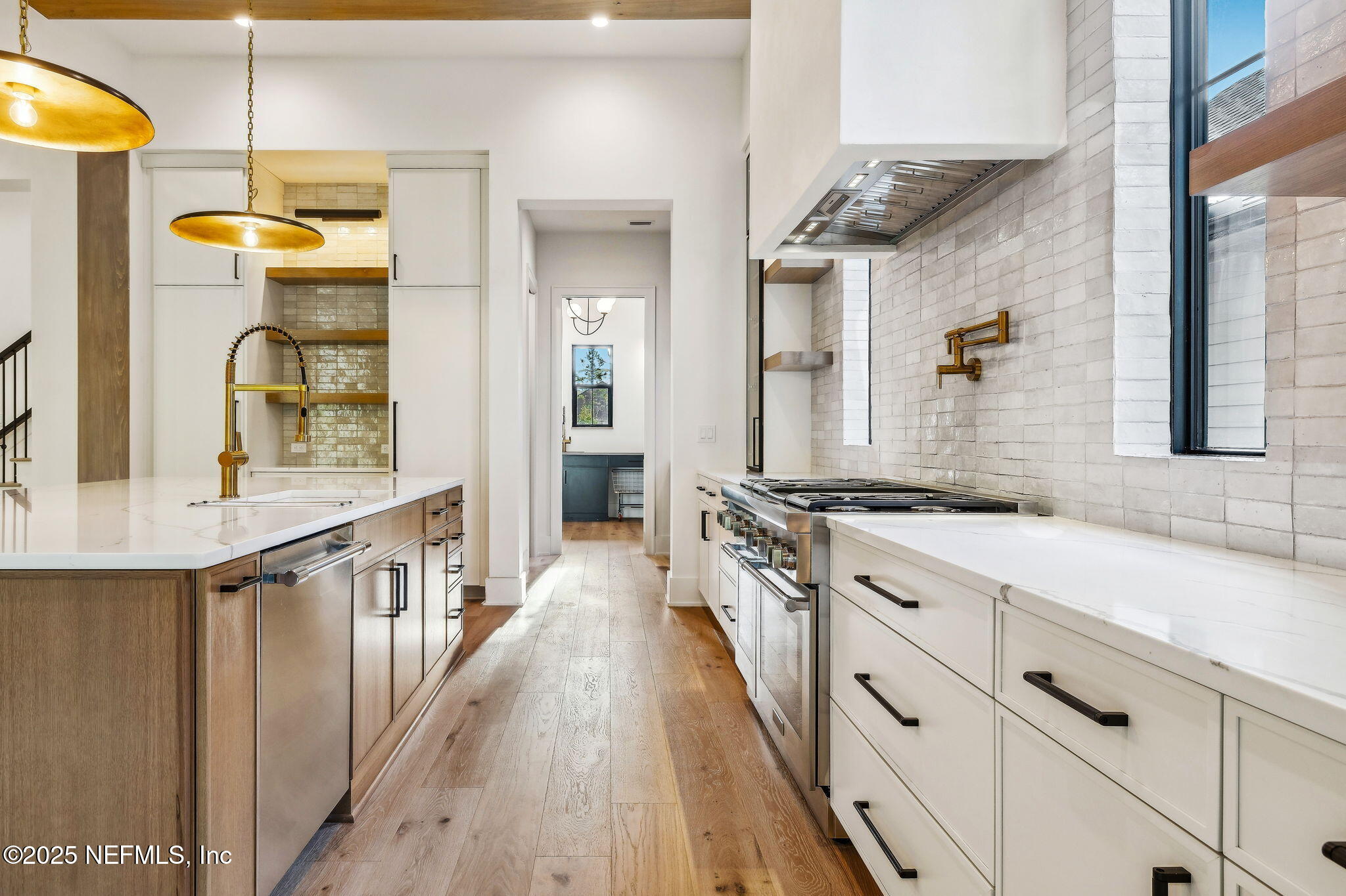 4650 Palm Valley Road Ponte Vedra Beach, FL 32082 - Photo 24 of 80 28. To Mudroom