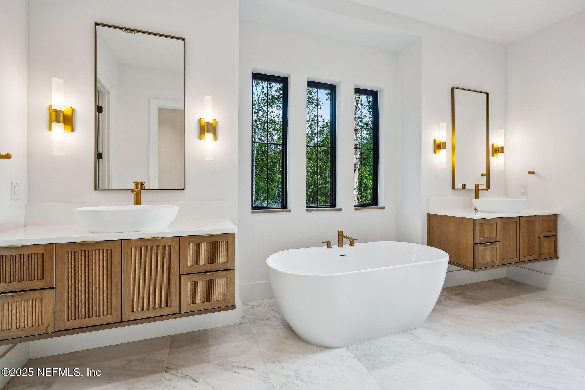 4650 Palm Valley Road Ponte Vedra Beach, FL 32082 - Photo 33 of 80 a bathroom with a white tub sink and mirror