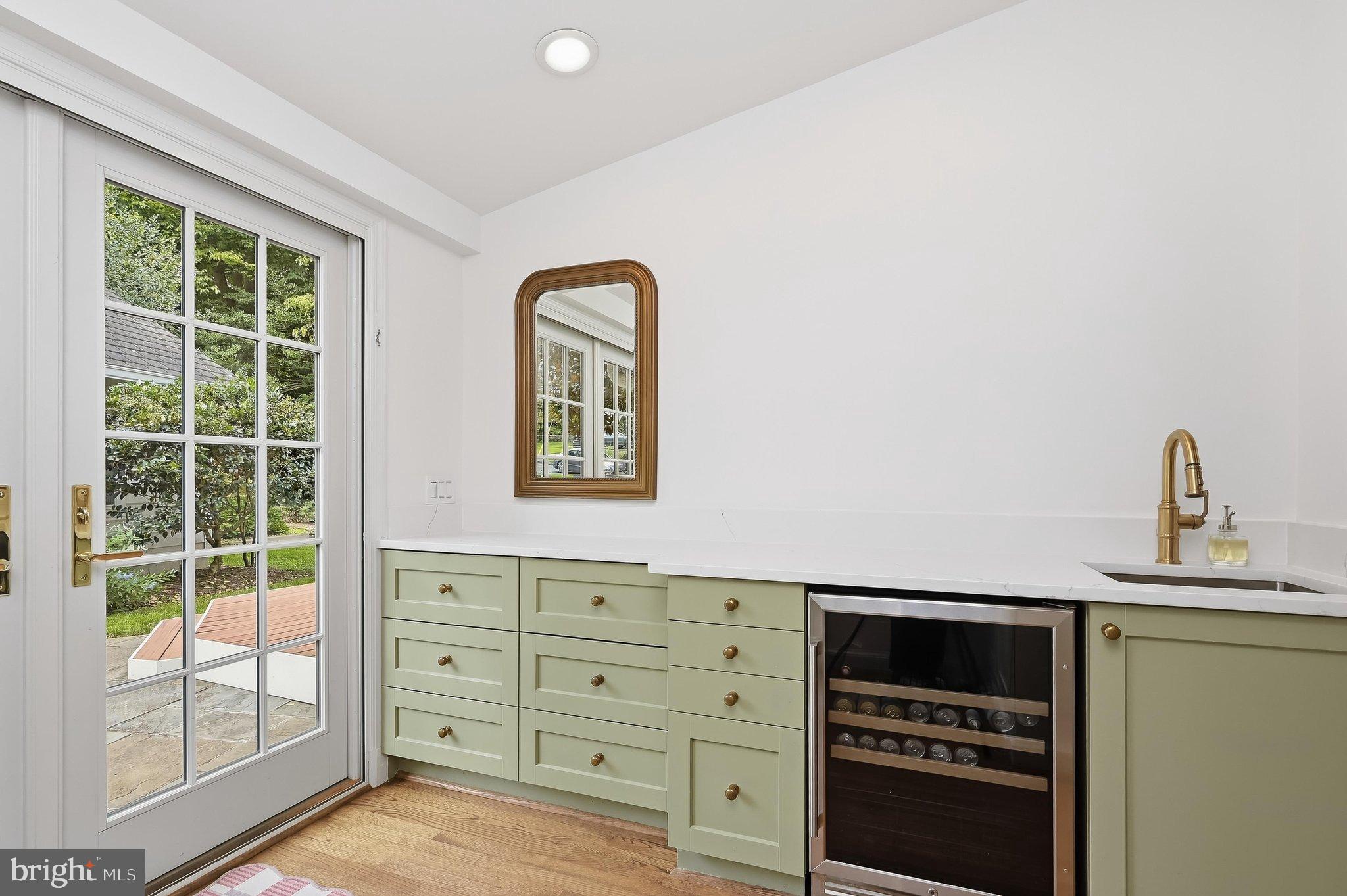 6100 Gloster Road Bethesda, MD 20816 - Photo 31 of 67 High quality cabinets/counters/beverage fridge