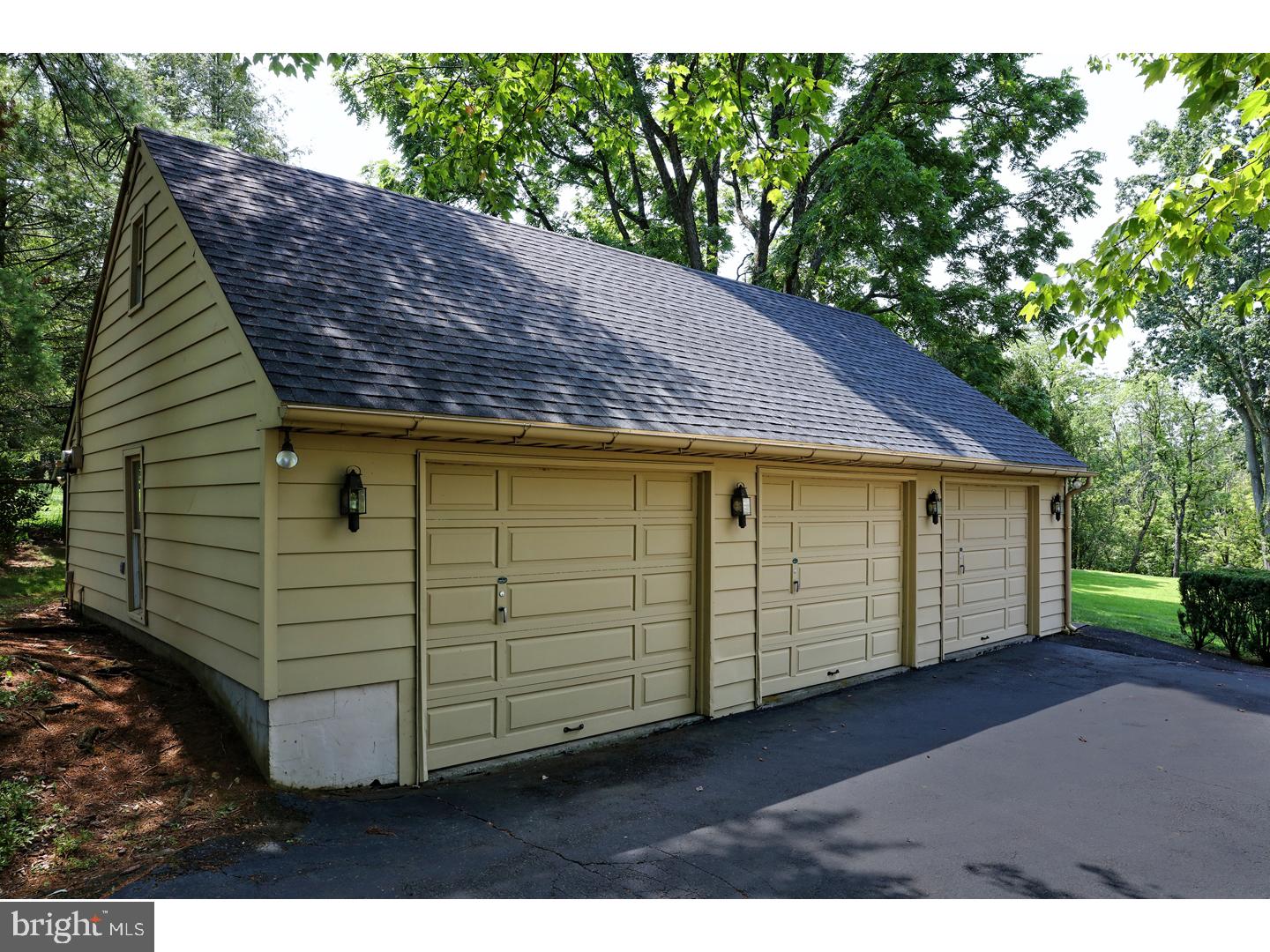 2940 Cooks Creek Road Riegelsville, PA 18077 - Photo 22 of 24 Garage