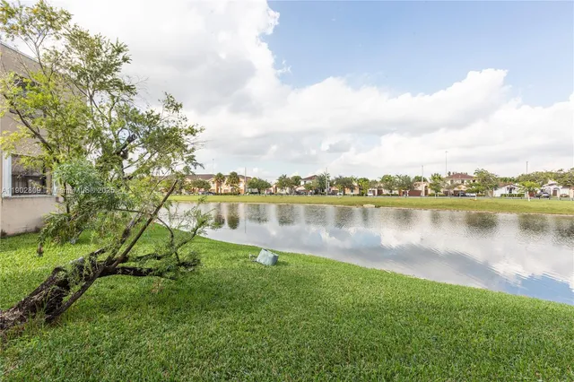 $2,350 | 10257 Northwest 9th St Circle, Unit 10610, Miami, FL 33172