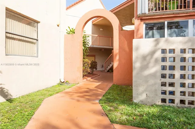 $2,350 | 10257 Northwest 9th St Circle, Unit 10610, Miami, FL 33172